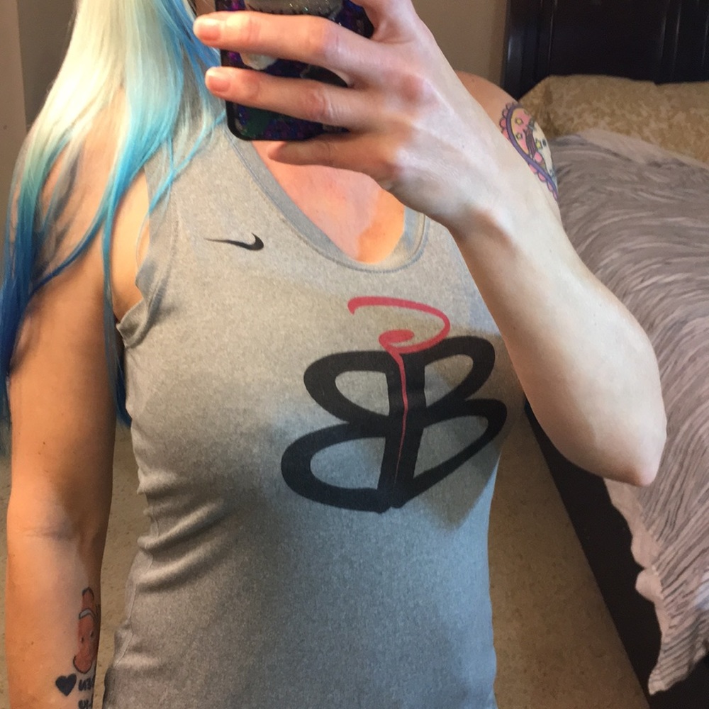 đź’™Great cond Nike Dri-Fit workout shirtđź’™ - Picture 4 of 8